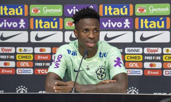 Atacante brasileiro falou com a imprensa em Barcelona