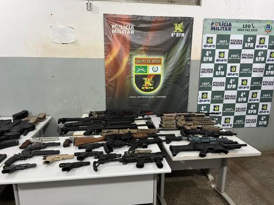 Suspeitos e armas seriam pertencentes a uma organização criminosa; mais de 450 munições foram apreendidas