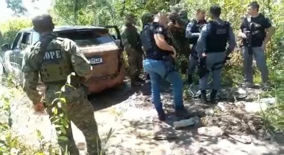 Informações preliminares são de que entre cinco ou seis bandidos tenham morrido no confronto