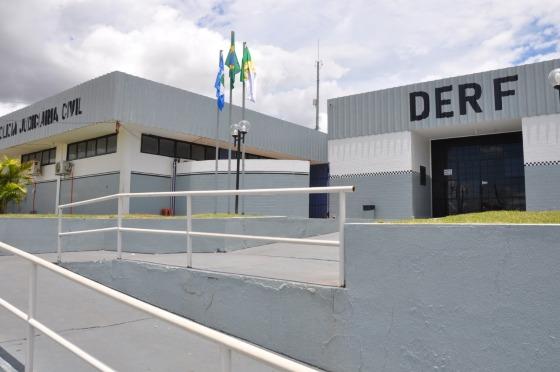 Além da prisão do suspeito, a ação resultou na apreensão de diversos materiais utilizados na falsificação