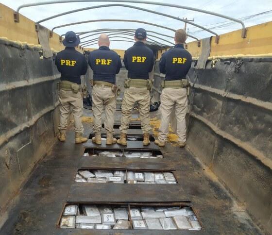 Ilícito estava escondido em compartimentos secretos de caminhão
