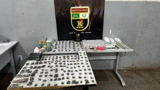Dupla foi presa em flagrante, na noite desta segunda-feira (31)