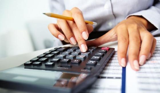 O lançamento, a arrecadação, a fiscalização e a gestão do processo administrativo tributário relativo à taxa são de comp