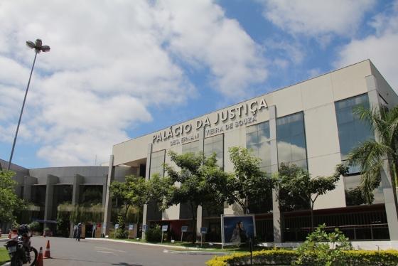 Com isso, passam a ser realizadas as audiências e as sessões de julgamento e publicações de notas de expediente processu