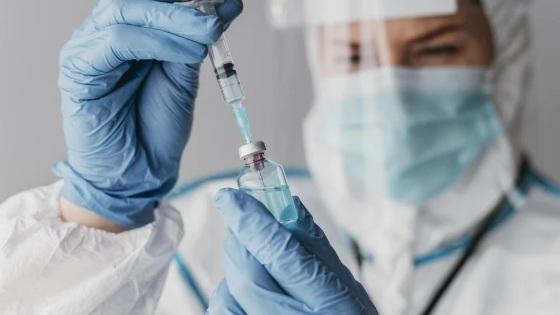 SUS identificou que essas duas vacinas estavam relacionadas ao aumento de risco de trombose em pessoas com menos de 40 a