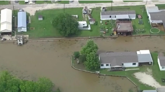 Inundações podem atingir a Costa do Golfo após tempestade matar 4 em Houston