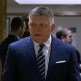 Primeiro-ministro da Eslováquia passa por nova cirurgia após ser baleado