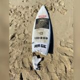 Perna decepada de surfista aparece em praia após ataque de tubarão na Austrália