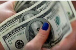 Dólar fecha acima de R$ 5,60 por primeira vez em quase dois meses