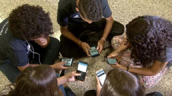 CELULARES ESCOLA.JPG