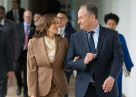 Trump demite esposo de Kamala Harris do conselho do Museu do Holocausto