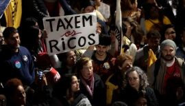 Ato na Avenida Paulista pede taxação de super-ricos e condena tarifaço