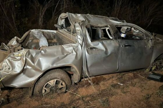 hilux capota.jpg
