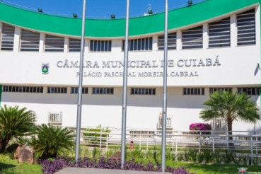 Abilio sanciona lei que autoriza pagamento de férias a vereadores e amplia cargos na Câmara