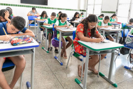 Renda e cor são determinantes para não concluir ensino médio no país