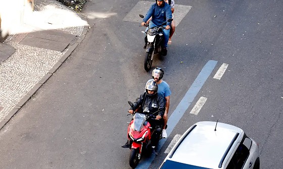 Motociclistas e entregadores.png