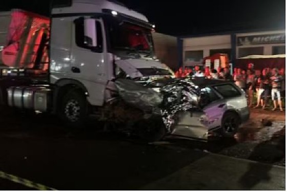 Dois morrem em colisão entre carro e carreta em rodovia de MT