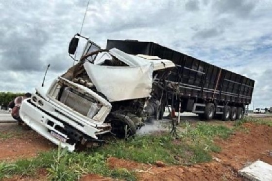 Carreta e Caminhão BR-163.png