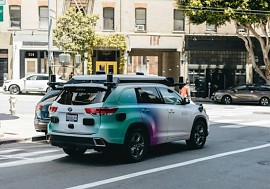 Califórnia revoga 17 mil licenças comerciais de motoristas imigrantes após pressão federal