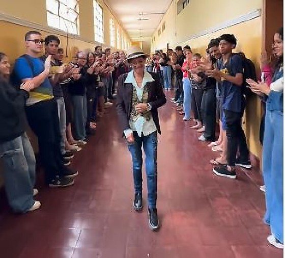 Professora Cuiabá.png