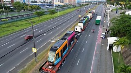 Primeiros vagões do VLT chegam em Salvador após reforma