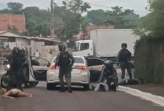 Assassino de PM Cuiabá sendo preso.png