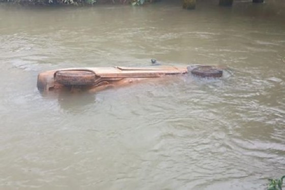 Carro Rio Submerso.png