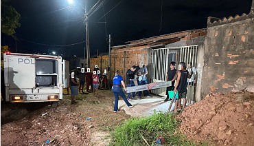 Mulher é presa em Cuiabá após esfaquear e matar o amigo