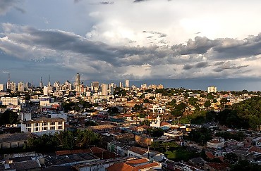 Prefeitura vai multar donos de imóveis abandonados e terrenos sujos em Cuiabá