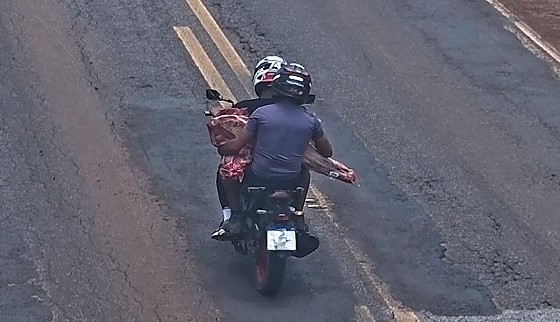 Motoqueiro com Carne.png