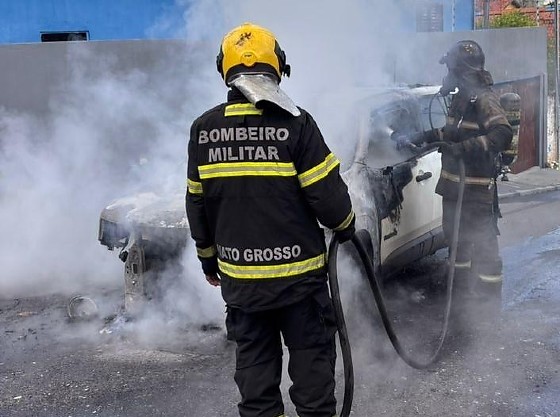 Carro pega fogo Alvorada.png